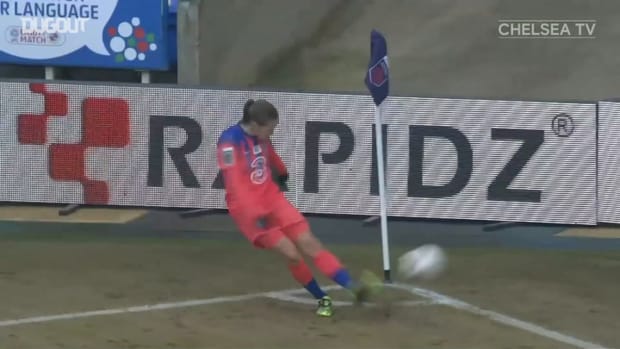 Fran Kirby heads home fourth goal vs Reading